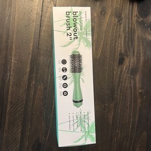 NIB Professional Blow Out Brush sea foam green adagio 2”